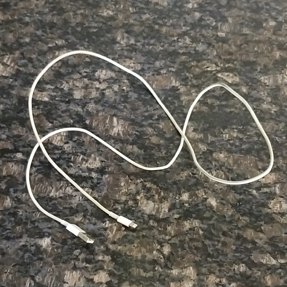 Apple iPod Touch Cable and Case - Picture 2 of 8